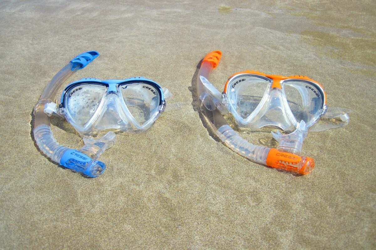 Snorkelling mask and dry-top snorkel laid out for fitting